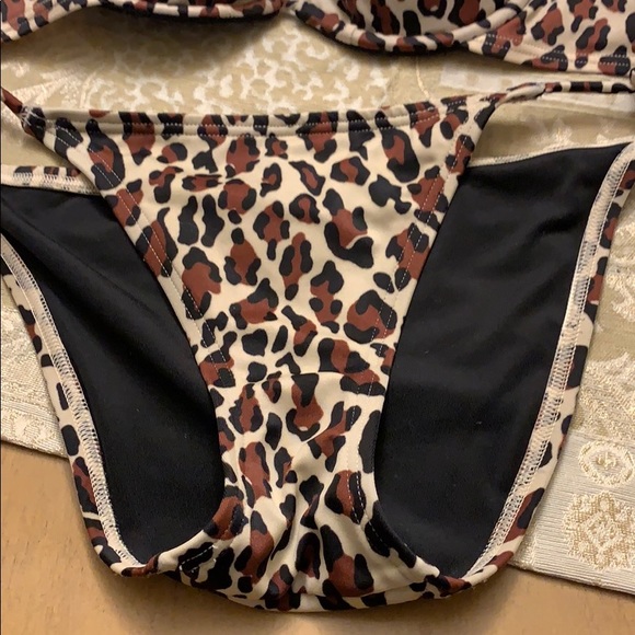 - Vs Leopard bikini size extra small - Picture 3 of 7